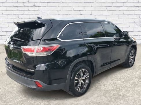 Used 2016 Toyota Highlander XLE AWD/4WD image 4