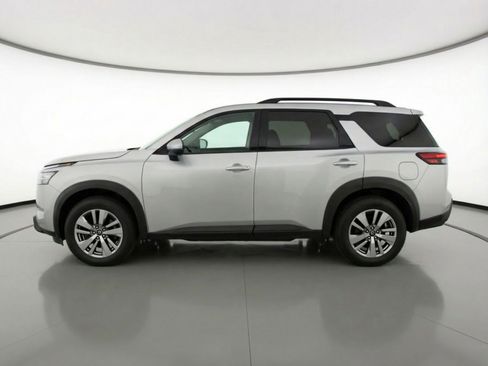 Used 2025 Nissan Pathfinder SV image 5