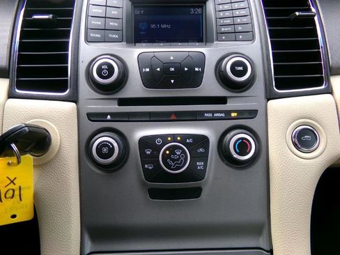 Used 2018 Ford Taurus SE image 17