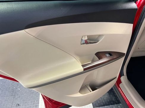 Used 2015 Toyota Venza LE FWD image 17