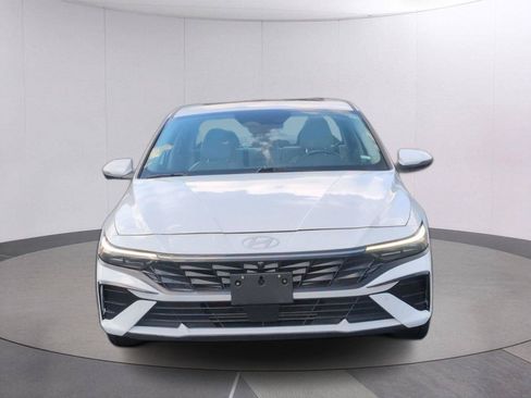 Used 2024 Hyundai Elantra Limited FWD image 10