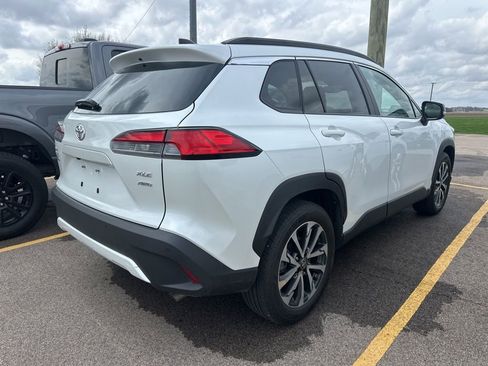 Used 2025 Toyota Corolla Cross XLE w/ Convenience Package image 9