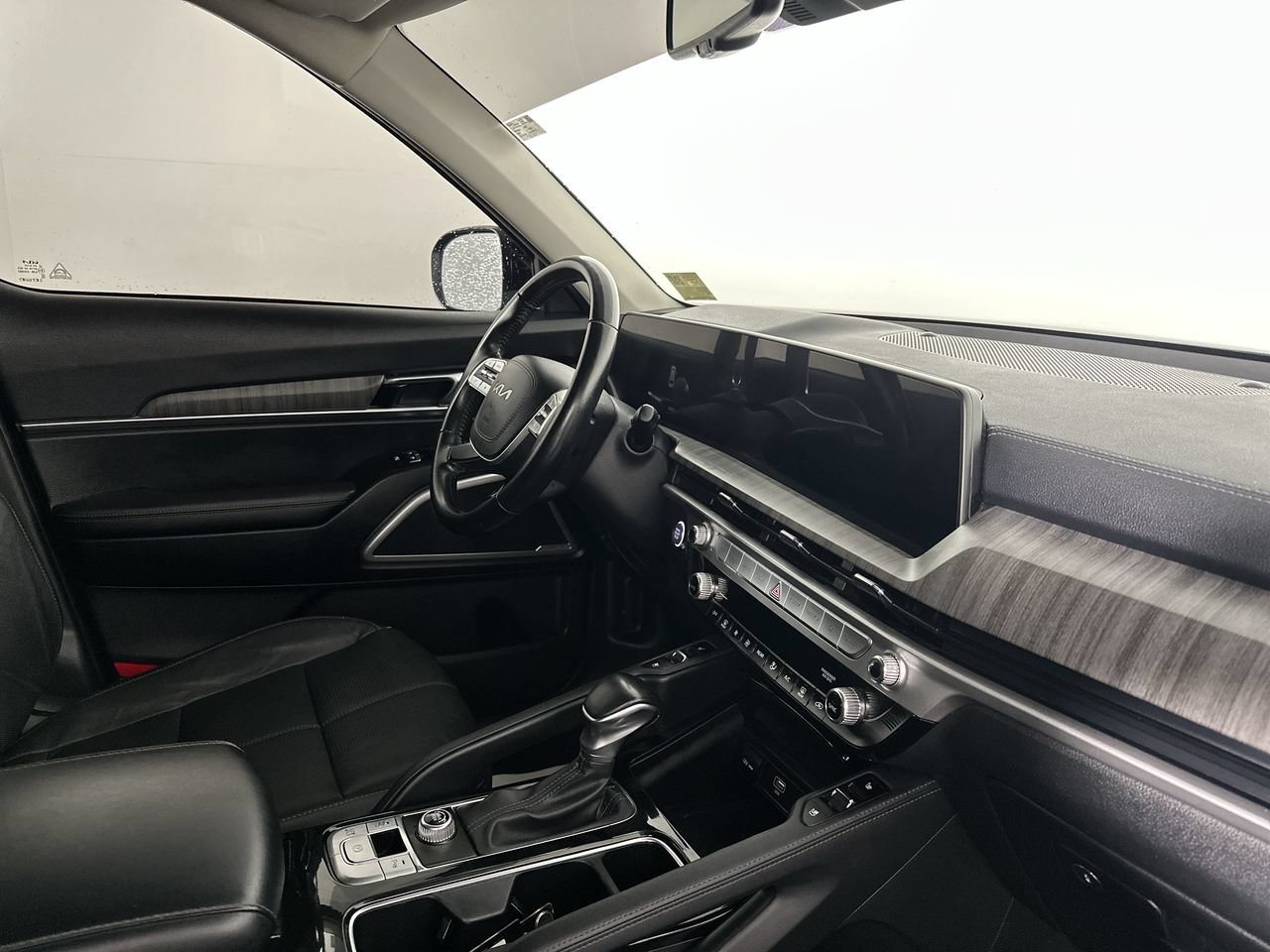 Used 2023 Kia Telluride EX w/ EX Captain's Chair Package FWD image 14