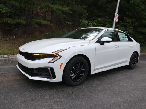 New 2025 Kia K5 LXS FWD image 1