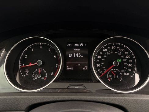 Used 2019 Volkswagen Golf SE FWD image 3