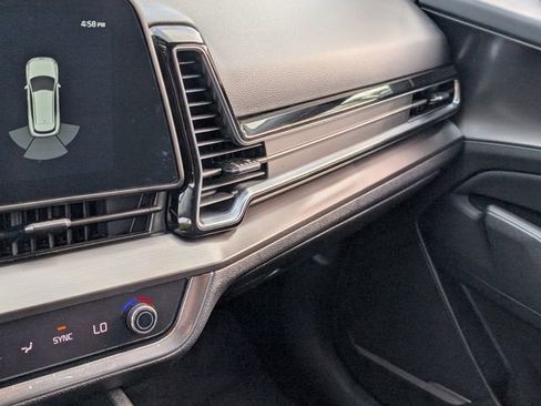 Used 2024 Kia Sportage EX image 28