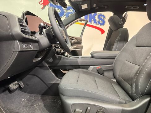 New 2026 Chevrolet Traverse LT w/ Sun and Wheel Package AWD/4WD image 8