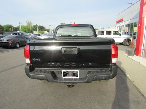 Used 2017 Toyota Tacoma SR AWD/4WD image 6