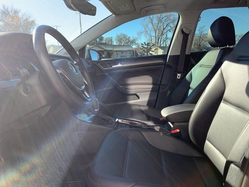 Used 2019 Volkswagen Golf Alltrack SE image 7