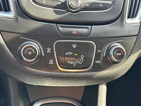 Used 2017 Chevrolet Malibu LT image 19