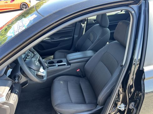 Certified 2025 Nissan Altima 2.5 SV FWD image 13