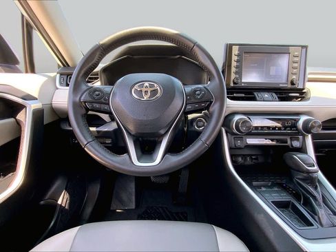 Used 2022 Toyota RAV4 XLE Premium FWD image 6