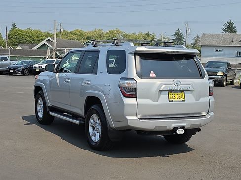 Used 2016 Toyota 4Runner SR5 AWD/4WD image 4