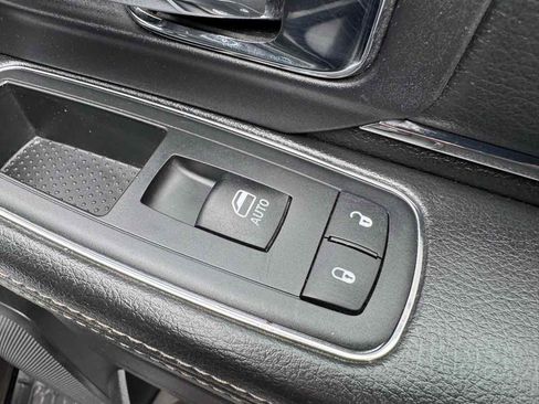 Used 2015 RAM 1500 Laramie AWD/4WD image 31