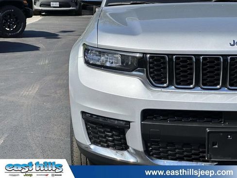 Used 2023 Jeep Grand Cherokee L Limited AWD/4WD image 9