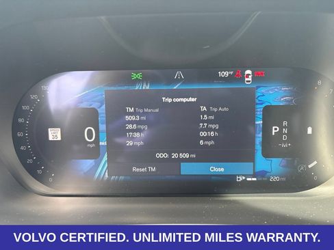 Certified 2025 Volvo XC60 B5 Ultra AWD/4WD image 28