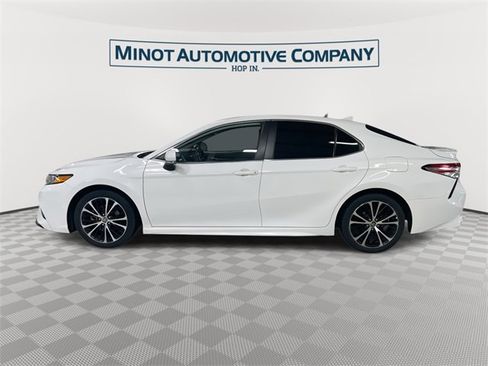Used 2020 Toyota Camry SE image 5