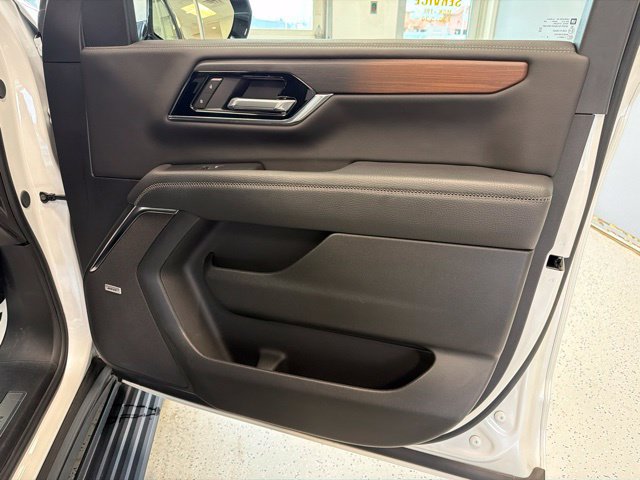 Used 2025 GMC Yukon Denali w/ Sun & Power Step Package AWD/4WD image 51