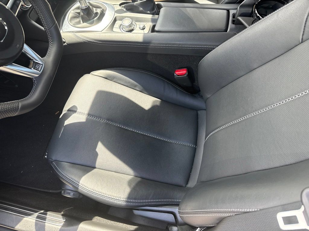Used 2025 MAZDA MX-5 Miata Grand Touring RWD image 3