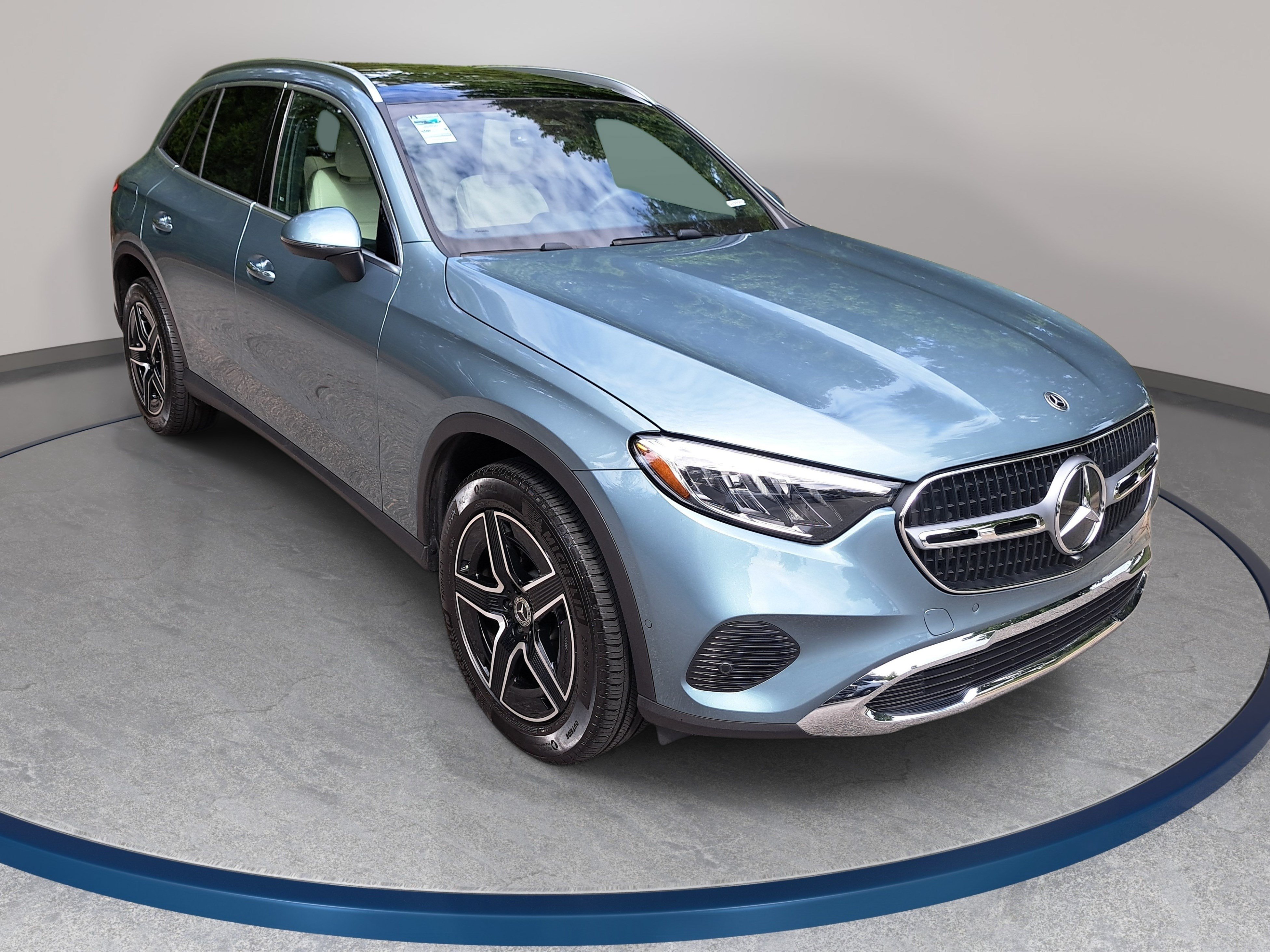 Used 2026 Mercedes-Benz GLC 300 image 4