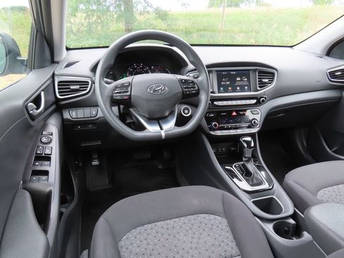 Used 2017 Hyundai Ioniq Blue FWD image 4