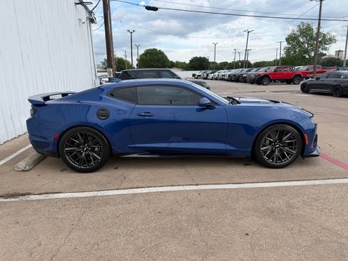 Used 2019 Chevrolet Camaro ZL1 RWD image 8