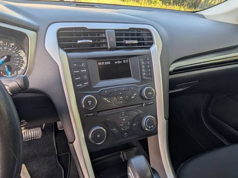 Used 2014 Ford Fusion SE w/ Equipment Group 201A FWD image 9