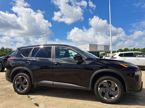 Used 2025 Nissan Rogue SV FWD image 3