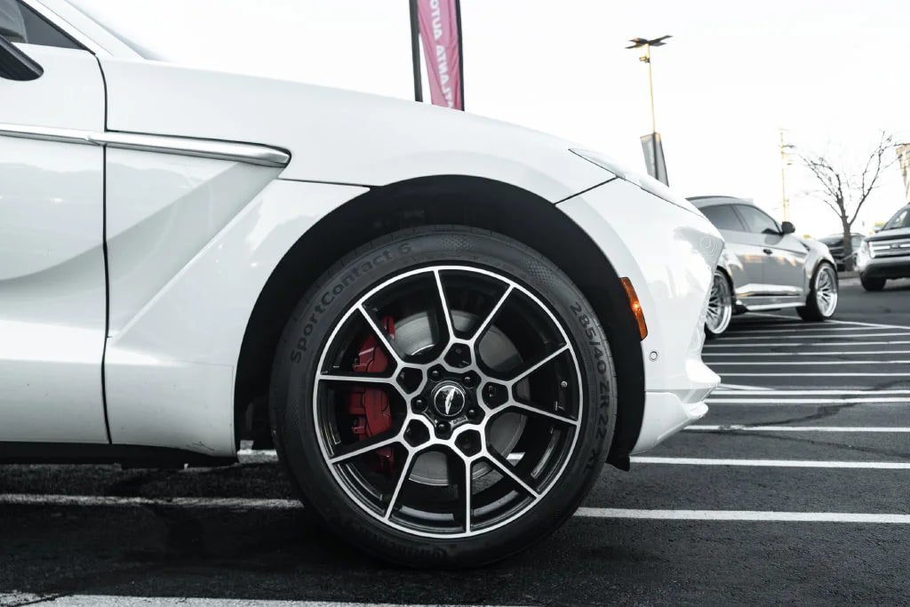 Used 2022 Aston Martin DBX AWD/4WD image 11