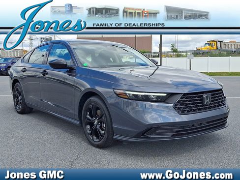 Certified 2025 Honda Accord SE image 1