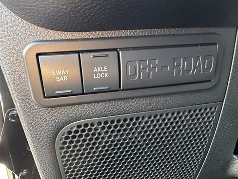 Used 2016 Jeep Wrangler Unlimited Rubicon w/ Connectivity Group AWD/4WD image 11