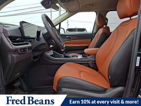 New 2026 Kia Carnival EX FWD image 10