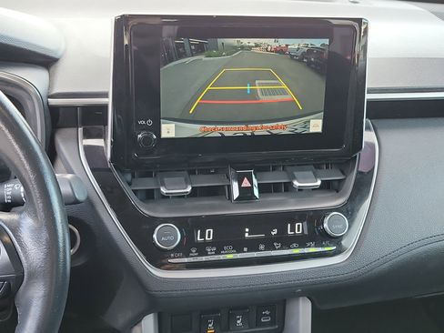 Used 2023 Toyota Corolla Cross XLE w/ Convenience Package image 12