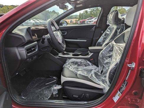 New 2025 Kia K4 GT-Line w/ GT-Line Premium Package FWD image 4