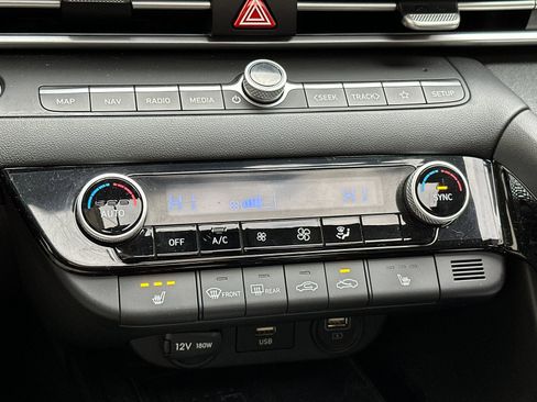 Used 2022 Hyundai Elantra Limited w/ Cargo Package image 21