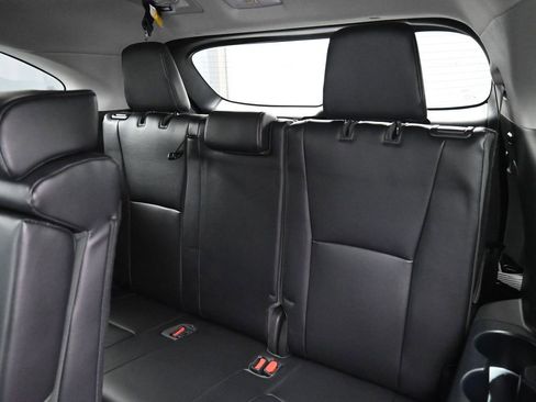 Used 2022 Toyota Highlander XLE AWD/4WD image 31