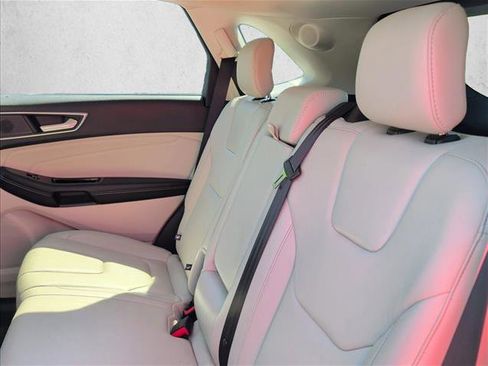 Used 2019 Ford Edge Titanium FWD image 18