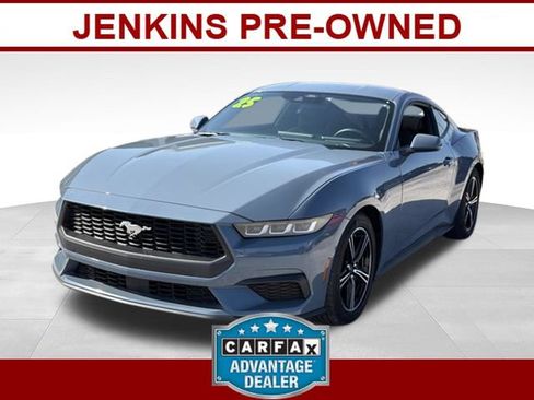 Used 2025 Ford Mustang Coupe RWD image 1