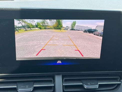 Used 2025 Chevrolet Trax LT FWD image 25