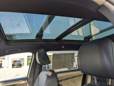 Certified 2023 Volkswagen Tiguan SE R-Line image 18