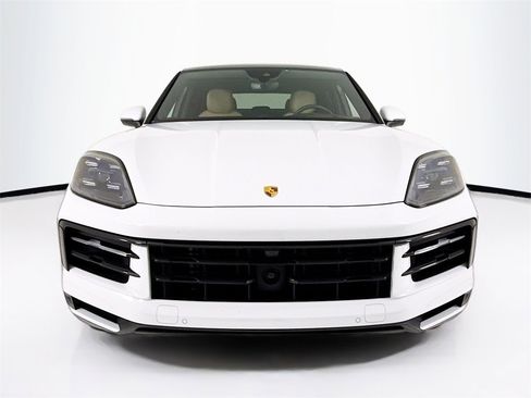 Certified 2024 Porsche Cayenne Coupe image 10
