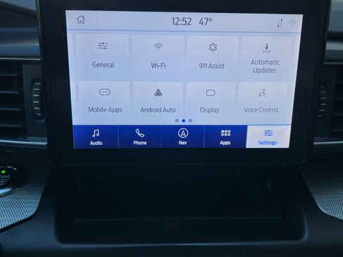 Used 2020 Ford Explorer XLT w/ Equipment Group 202A image 28