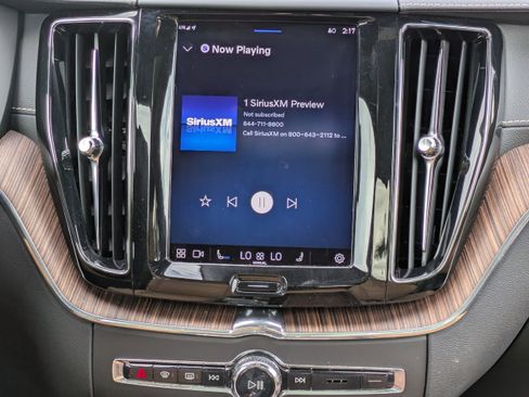 Used 2022 Volvo XC60 B6 Inscription w/ Protection Package Premier image 14