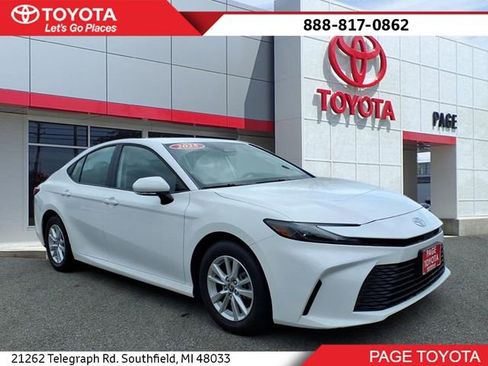 Certified 2025 Toyota Camry LE image 1