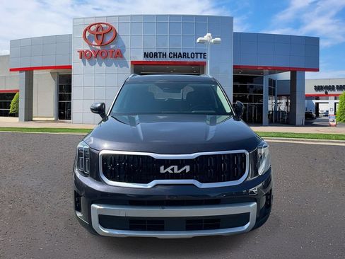 Used 2025 Kia Telluride EX w/ EX Captain's Chair Package FWD image 3