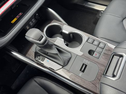 New 2026 Toyota Highlander Platinum image 6