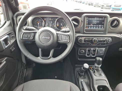 Used 2023 Jeep Wrangler Unlimited AWD/4WD image 10