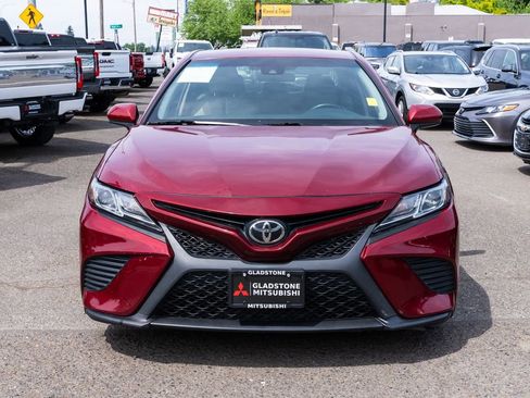 Used 2018 Toyota Camry SE FWD image 2