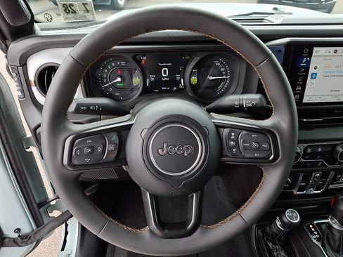 Used 2024 Jeep Wrangler Unlimited w/ Convenience Group AWD/4WD image 19