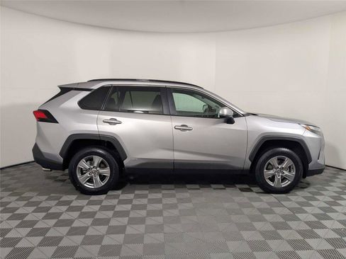 Used 2023 Toyota RAV4 XLE AWD/4WD image 4